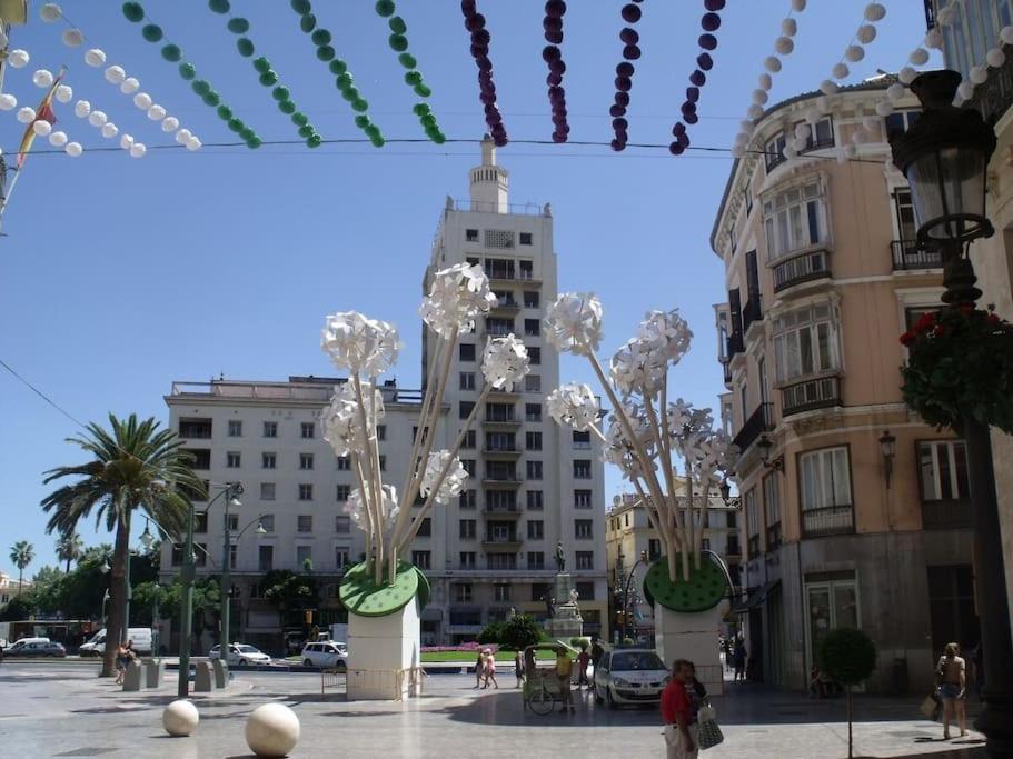 Views In Calm City Center Málaga Extérieur photo